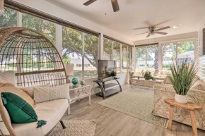 Inviting Lady Lake House In the Village!
